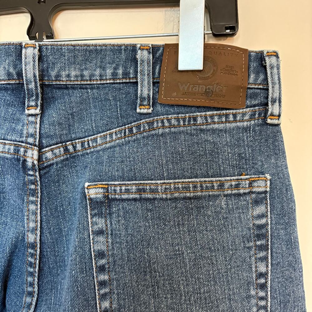 Wrangler Authentic Jeans Mens 34x30 Hemmed to 25 Inseam Medium Wash Blue Denim - Picture 4 of 7